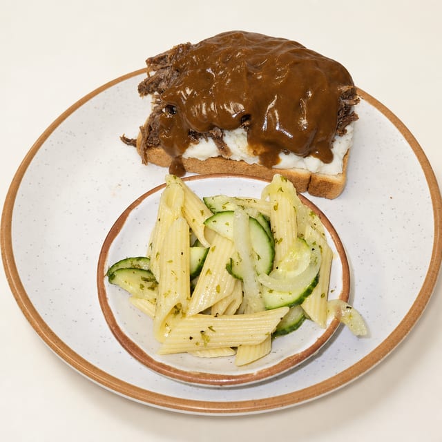 HOT ROAST BEEF SANDWICH.
