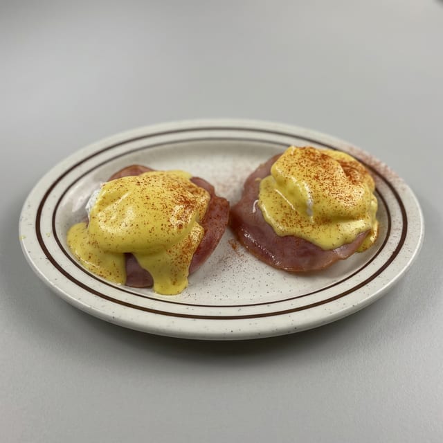 Eggs Benedict W/ Ham.