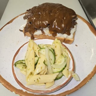 HOT ROAST BEEF SANDWICH